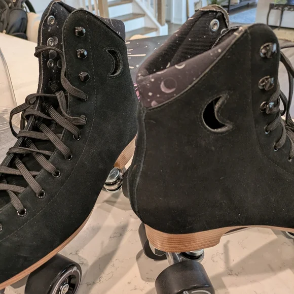 Midnight Roller Moon Boot Roller Skates - Picture 6 of 17